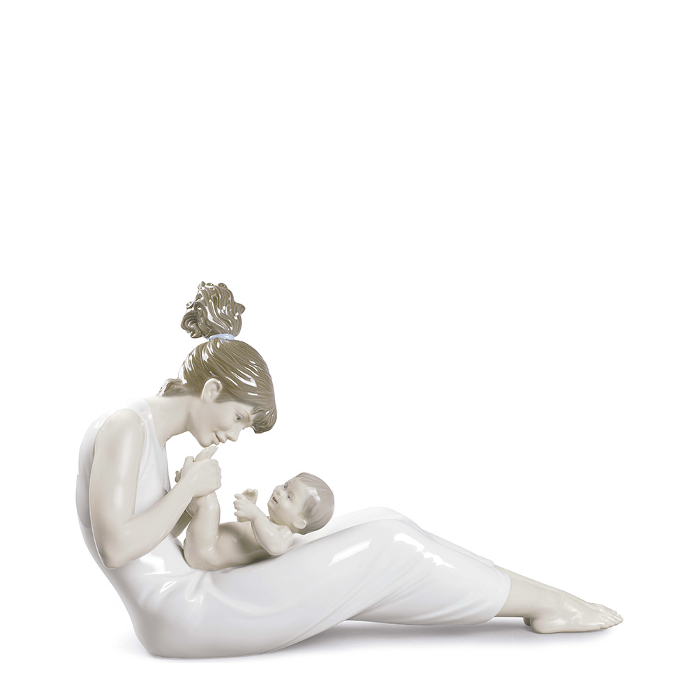 Статуэтка "Игры с мамой" 25 x 41см от Family Stories "Motherhoods" Lladro