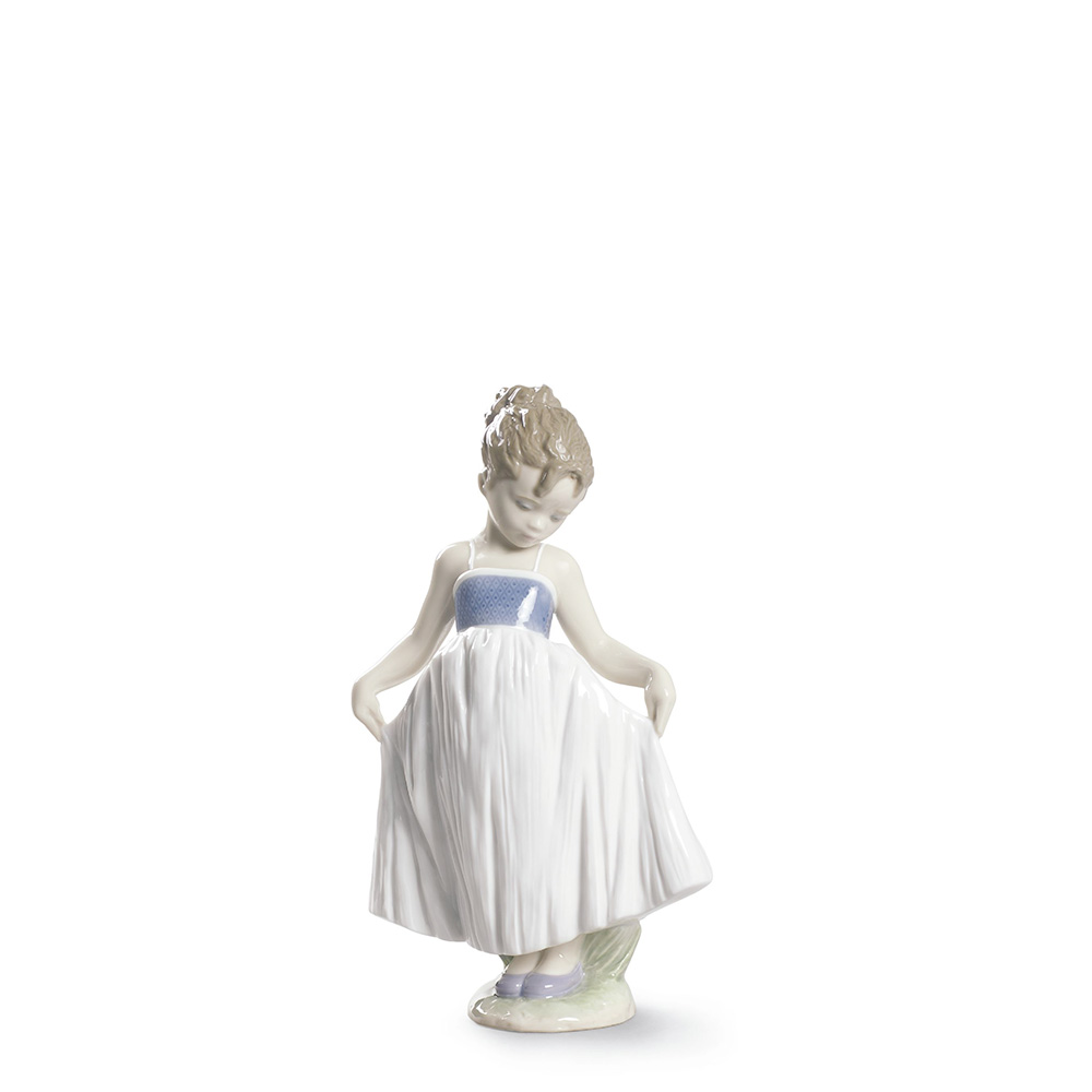 Статуэтка "Взгляни на мое платье" 20 x 12см серии Childhood & Fairy Tales "Sweet Moments" Lladro