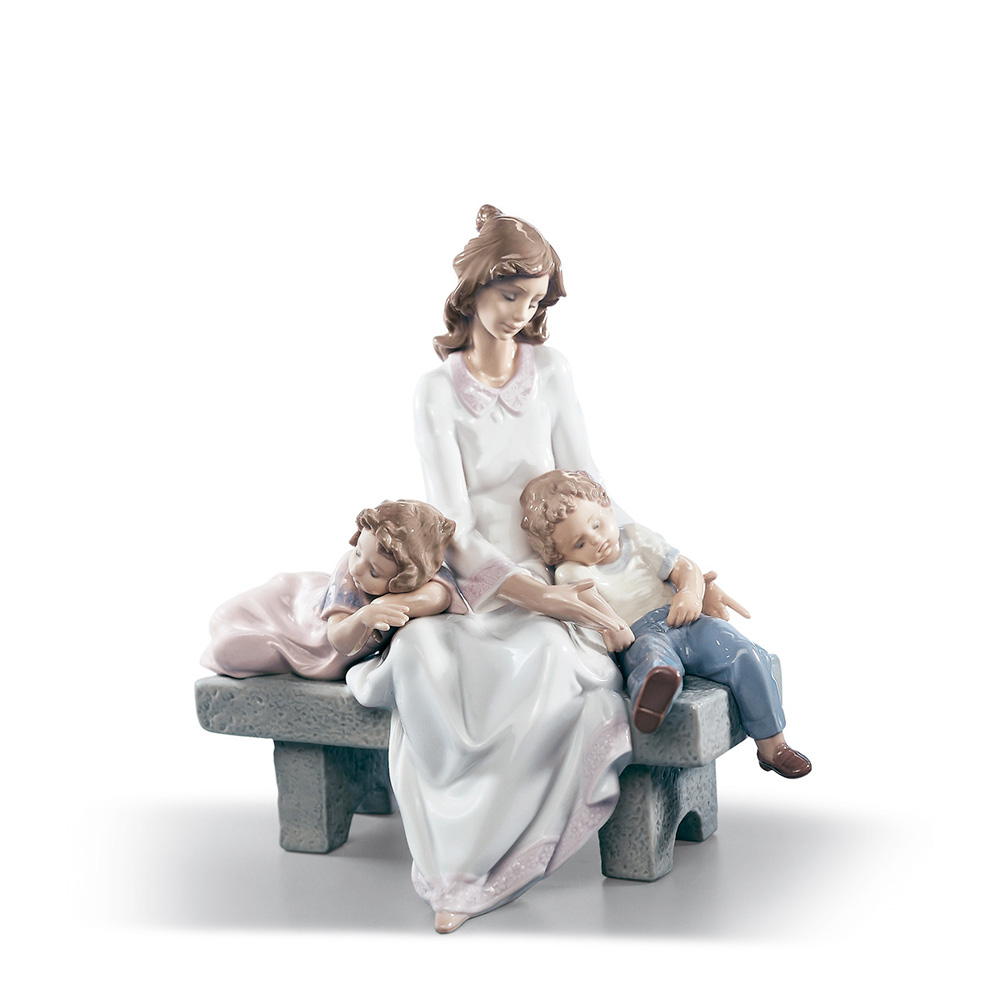 Статуэтка "Полуденный сон" 29 x 30см серии Family Stories "Motherhoods" Lladro