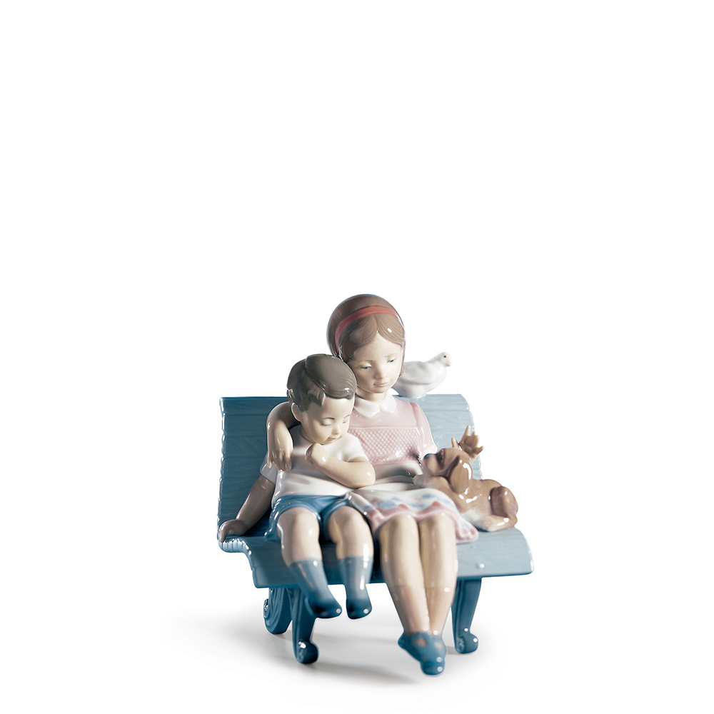 Статуэтка "На скамейке в парке" 16 x 15см серии Childhood & Fairy Tales "Sweet Moments" Lladro