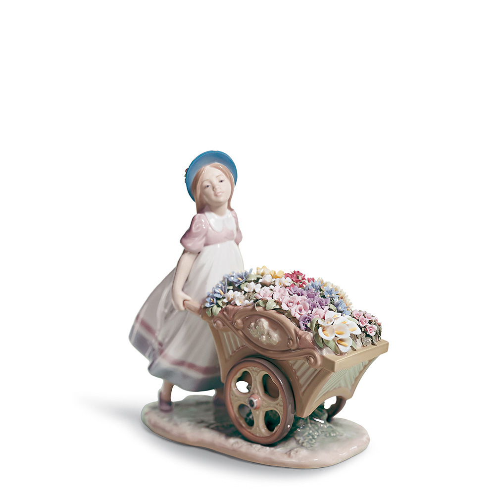 Статуэтка "С цветами на рынок" 23 x 23см от Childhood & Fairy Tales "In my garden" Lladro